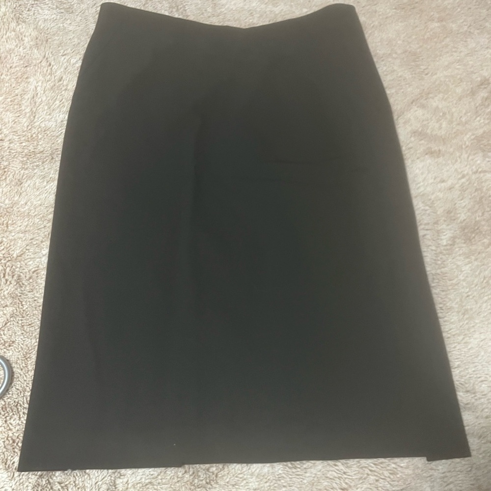 Preowned black Theory skirt with slit in back  size 4